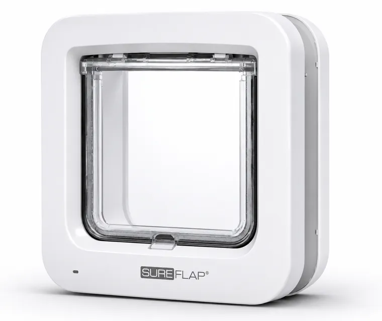 Frontansicht der SureFlap Mikrochip Katzenklappe Connect