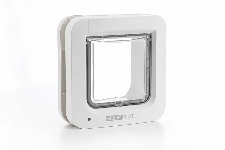 SureFlap Mikrochip Katzenklappe in hochwertiger Dreiviertelansicht